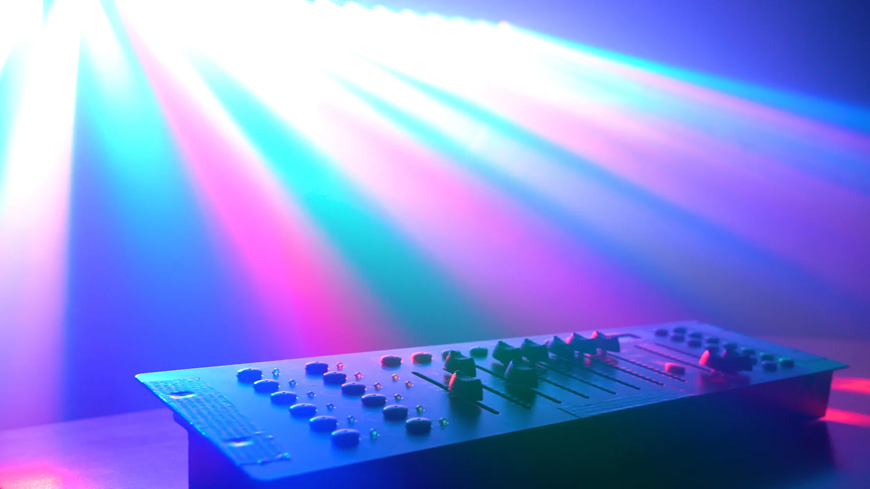 MOTIONSTRIP Light Bar 4-Pack + ROCKFORCE 384 DMX Controller Bundle - Image 4