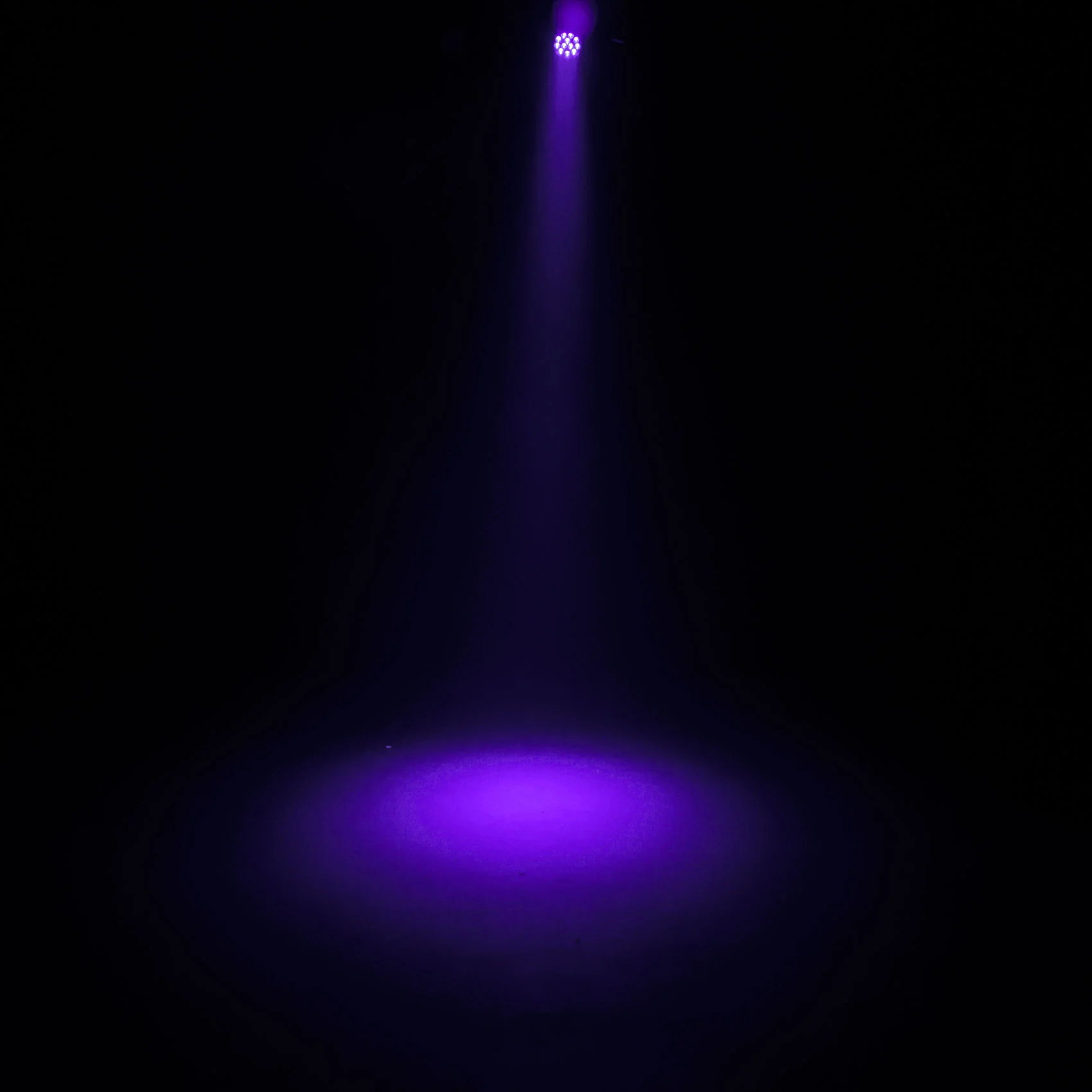 R1200L Fog Machine + Mini Par UV LED Bundle - Image 9