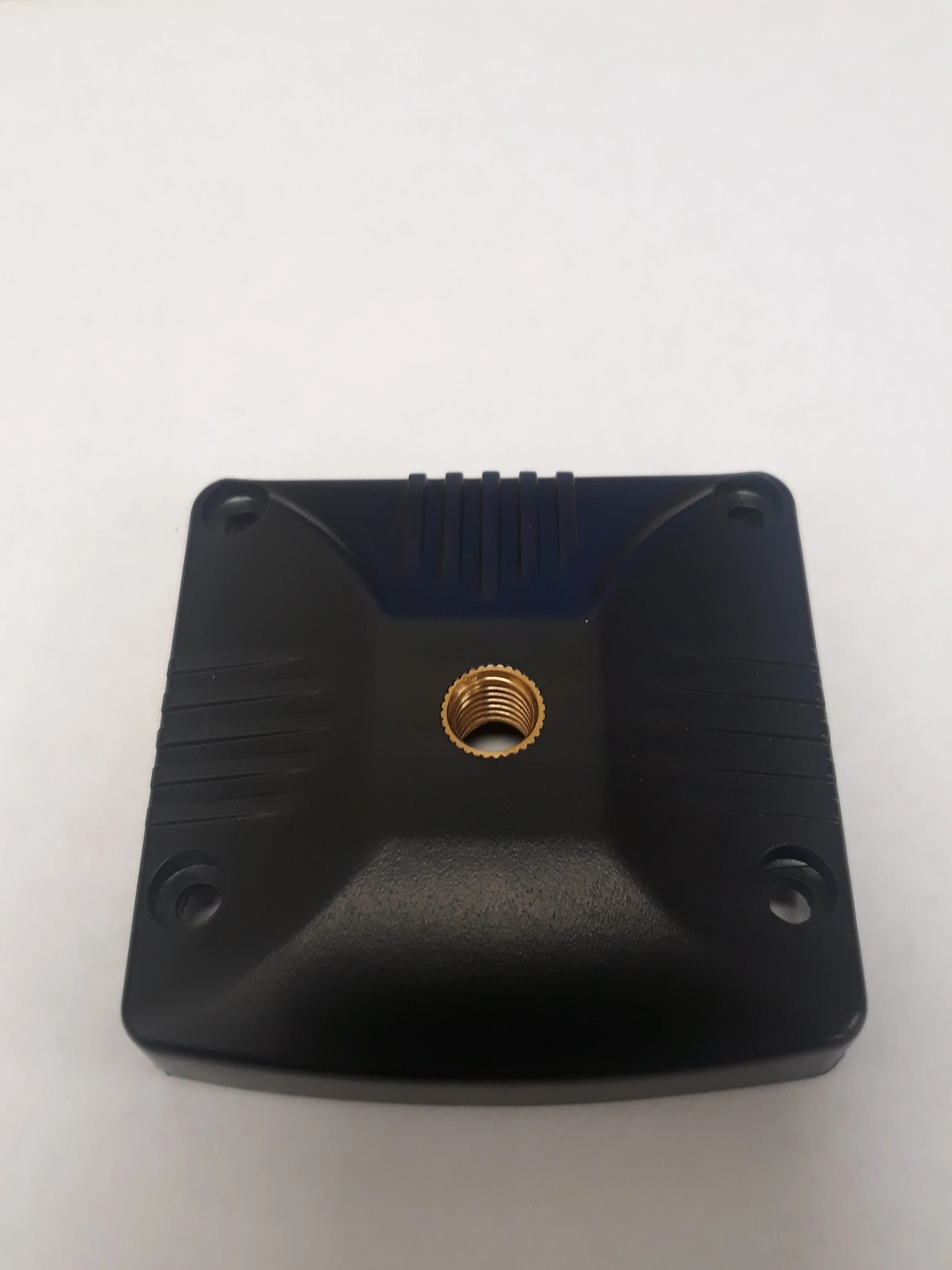 ROCKSTRIP 252 square endcap connecting to triangle bracket stand