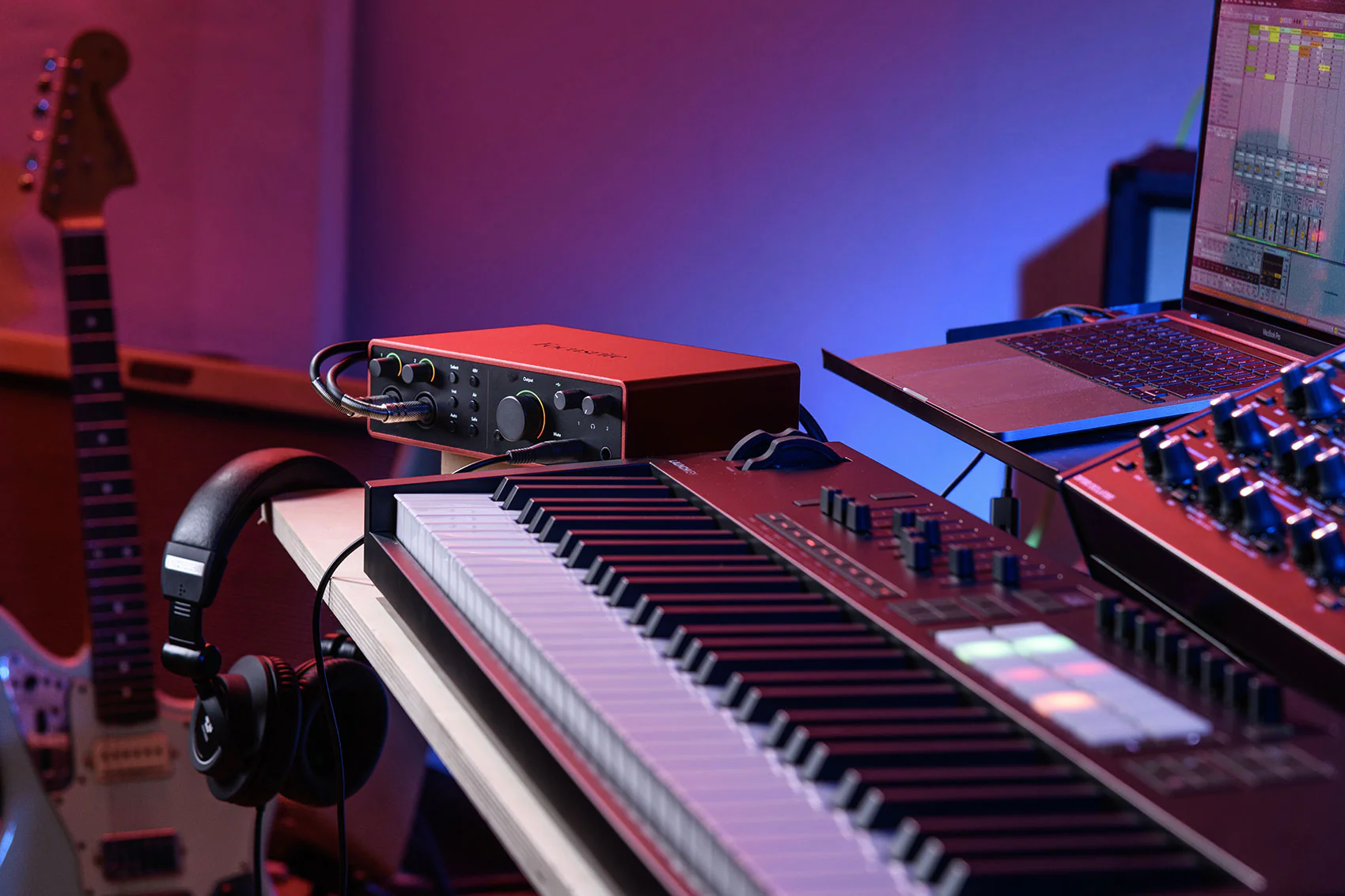 Focusrite SCARLETT 16I16 4G 4th Gen Audio Recording Interface+2) Headphones+Mics - Image 9